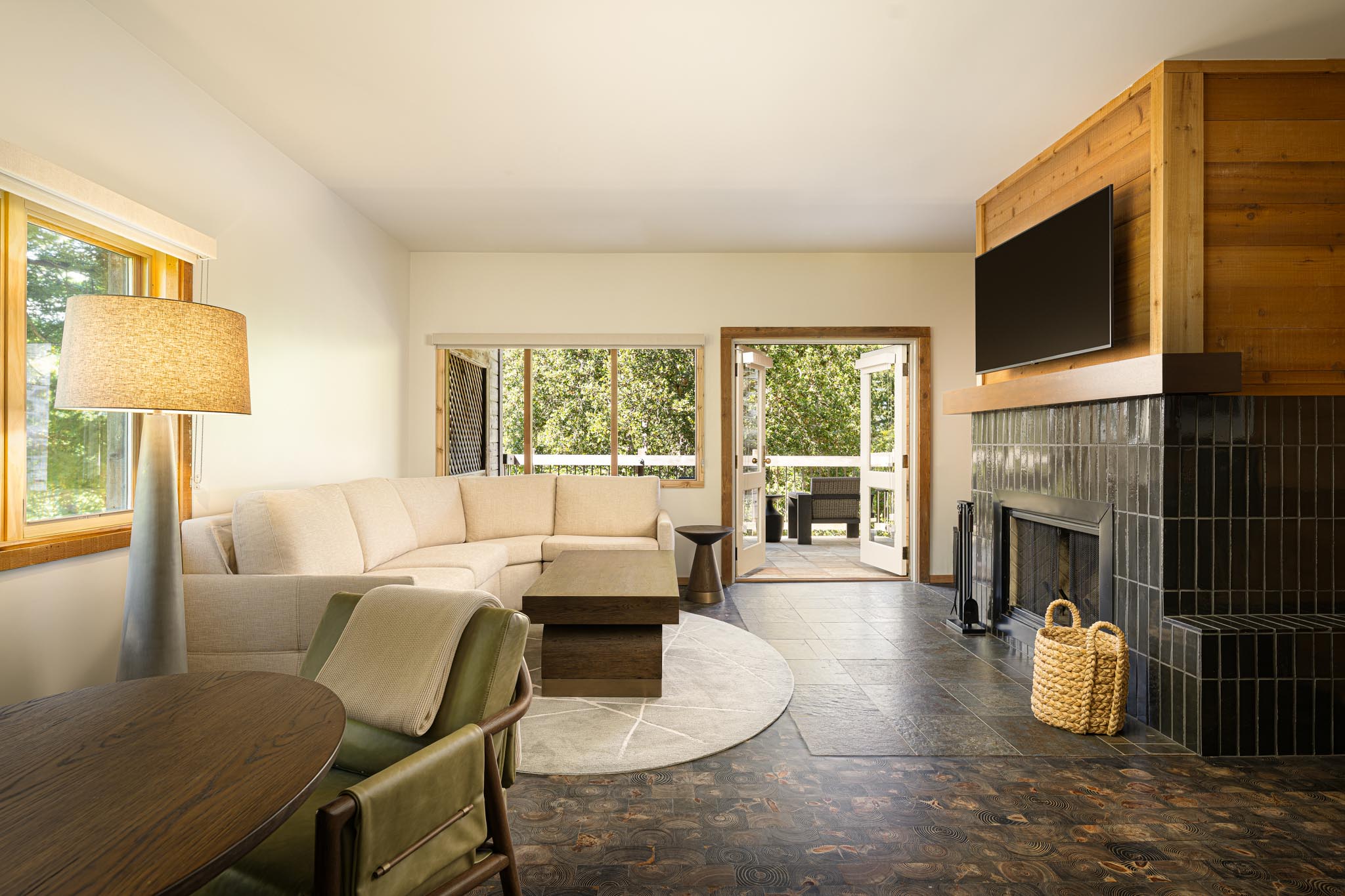 /images/stay/Big Sur Villa Living Room.jpg
